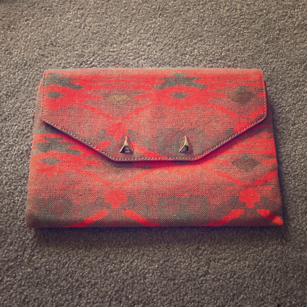 Stella & Dot Aztec coral city slim clutch